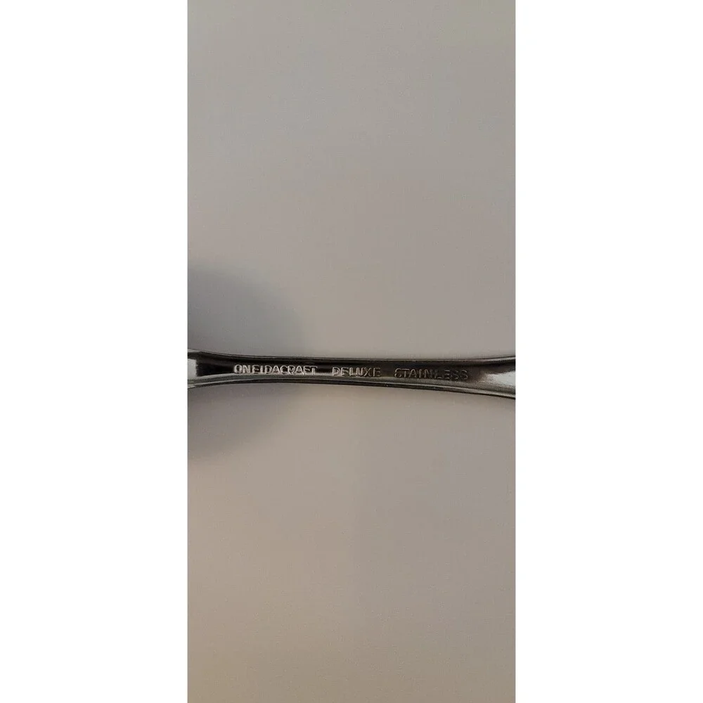 Oneida Deluxe Chateau Stainless Steel Flatware Oval Soup Dinner Spoon 6 7/8